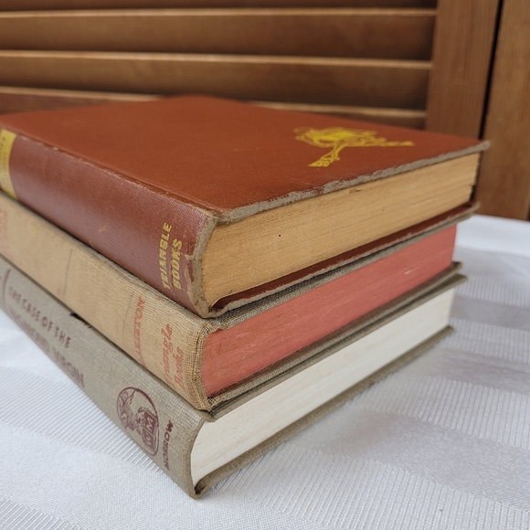 Vintage Books Stack - Picture 4 of 11